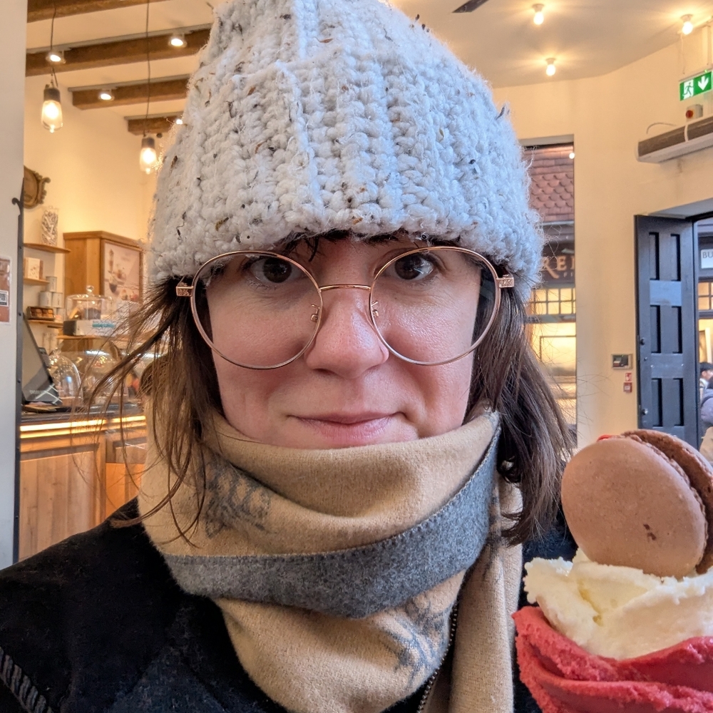 Meet your Posher, Dana